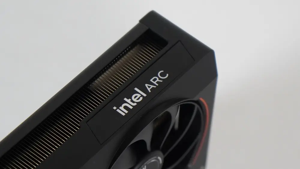 Led RGB trên thân card Sparkle B580