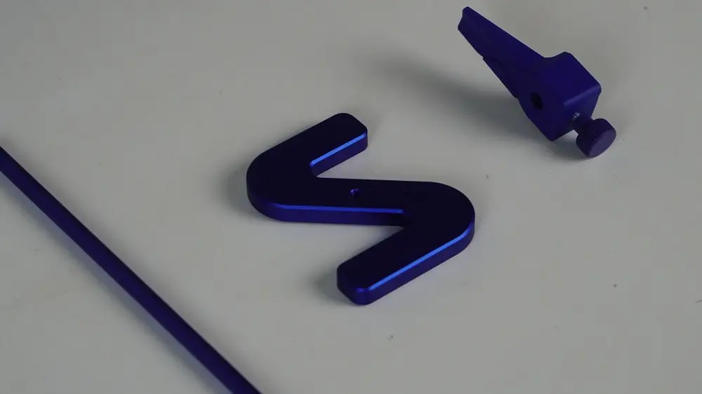 Đế chống cong VGA tặng kèm